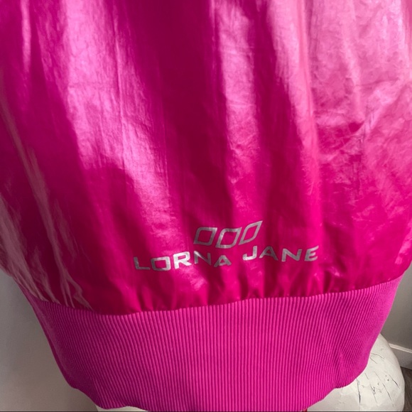 Lorna Jane Active Luminosity LJ Excel raspberry pearlescent Jacket medium - Picture 11 of 12